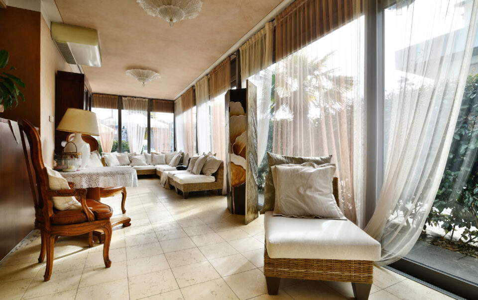 sala hotel oasis